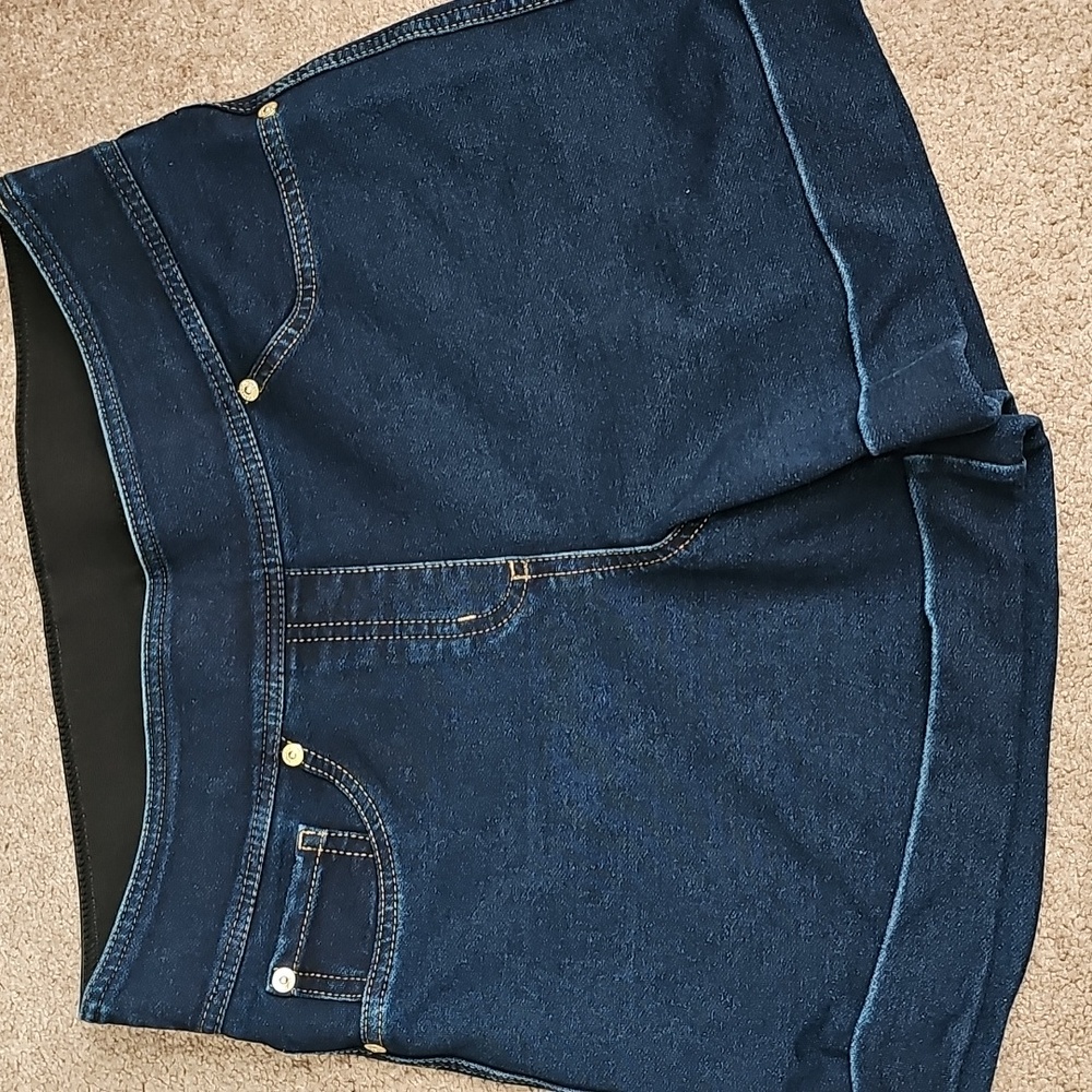 Peter Nygard Women's Shorts